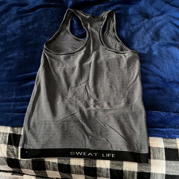 EUC Lululemon Tank - Picture 4 of 7